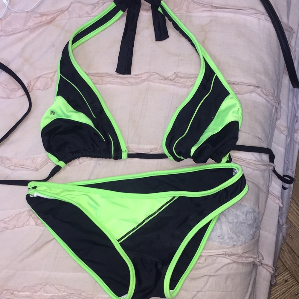Pool & beach 🏖️ 👙 gorgeous bikini-if u buy another I’ll do 2or 20